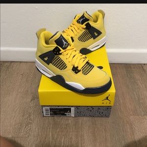 Jordan 4 lightning 5Y/6.5W
